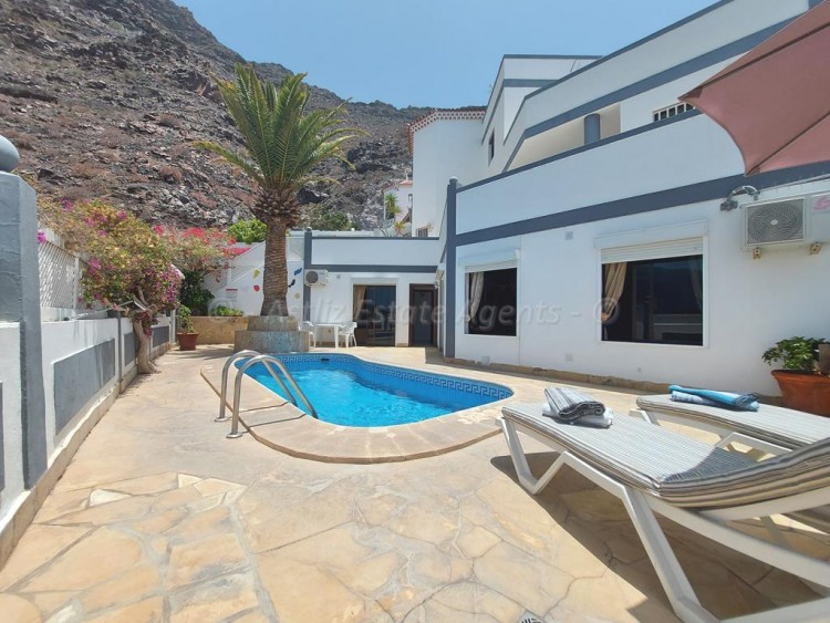 3 bed villa for sale in Club I, Los Gigantes