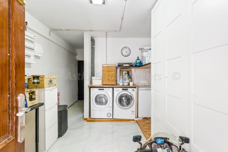 5 bed villa for sale in Chayofa