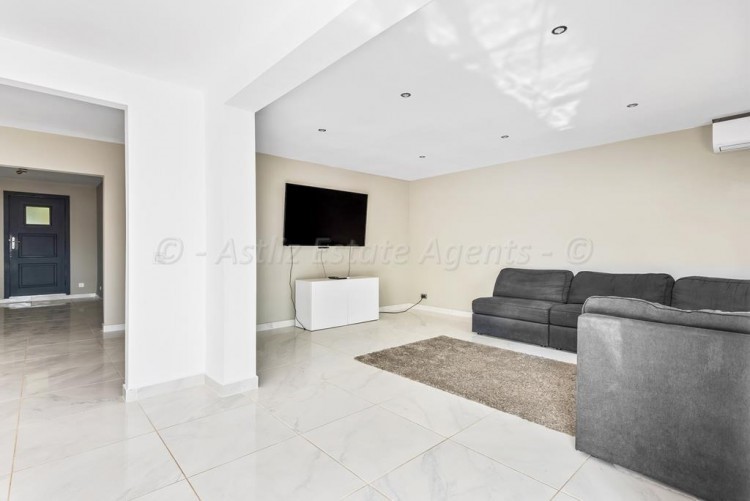 5 bed villa for sale in Chayofa