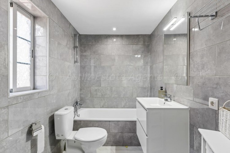 5 bed villa for sale in Chayofa