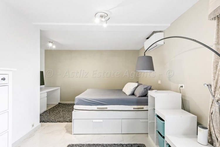 5 bed villa for sale in Chayofa