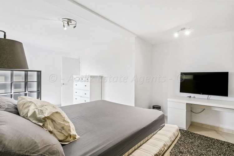 5 bed villa for sale in Chayofa