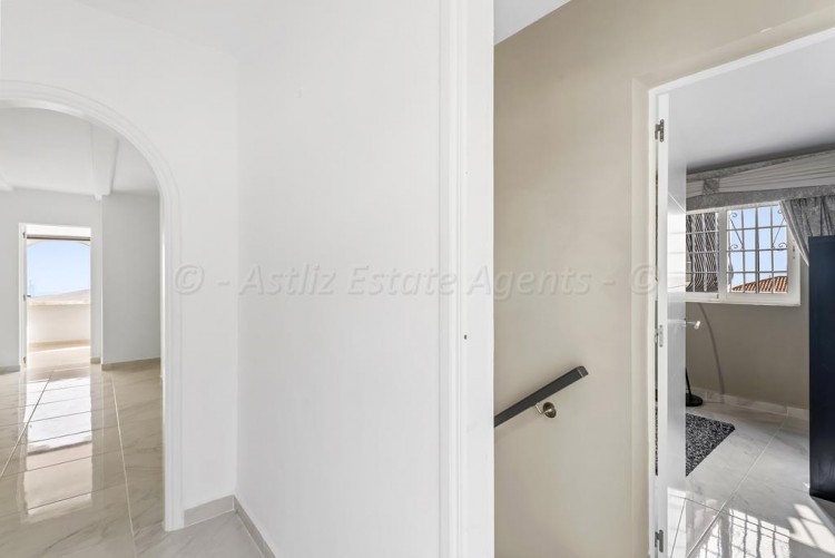 5 bed villa for sale in Chayofa