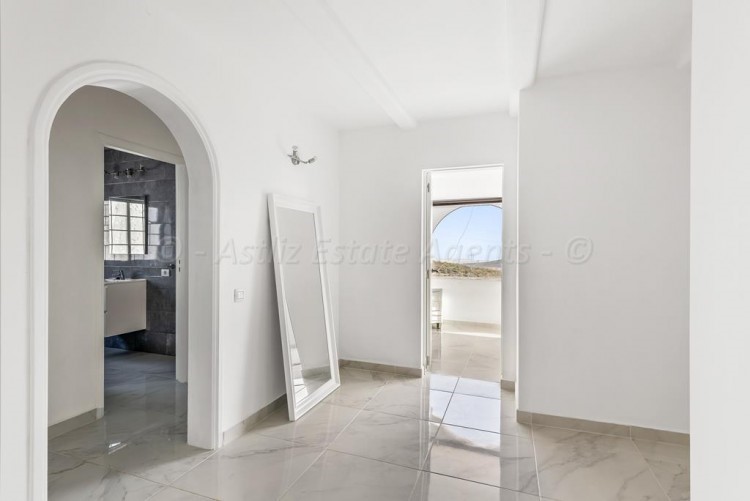 5 bed villa for sale in Chayofa