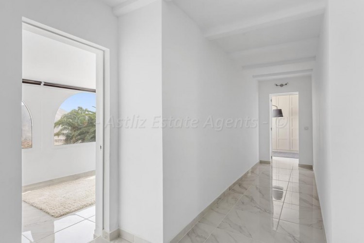 5 bed villa for sale in Chayofa