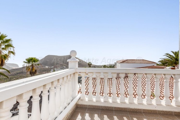 5 bed villa for sale in Chayofa