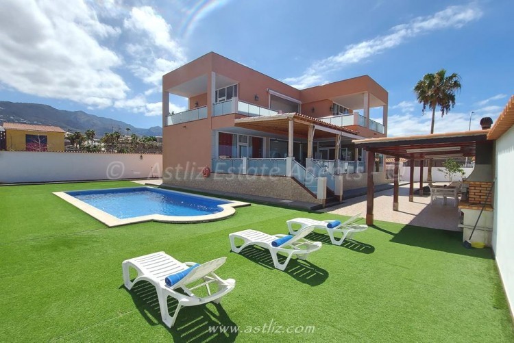 Villa For sale in Playa Paraiso, Tenerife