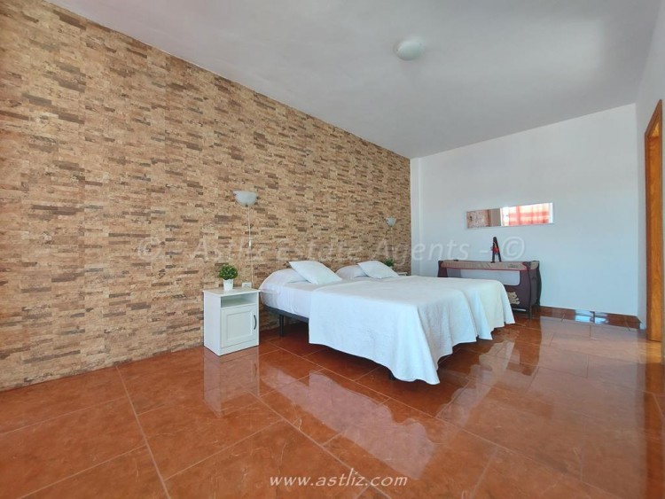 4 bed villa for sale in Playa Paraiso