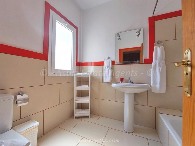 4 bed villa for sale in Playa Paraiso