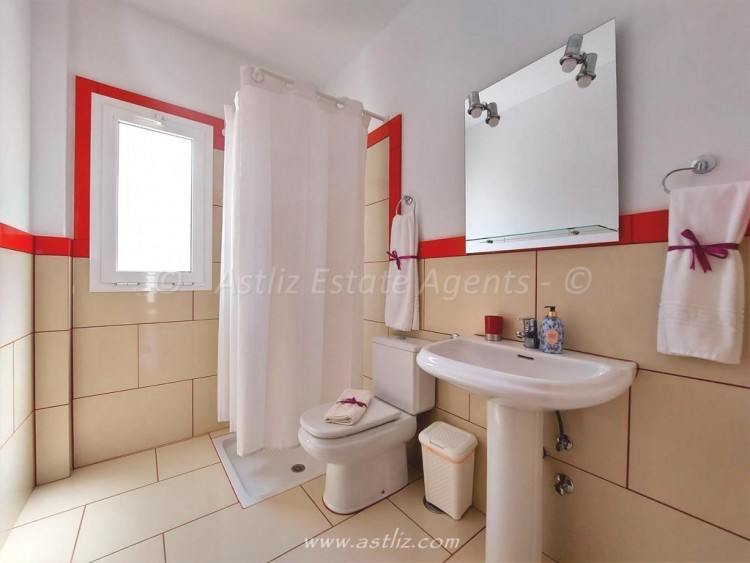 4 bed villa for sale in Playa Paraiso