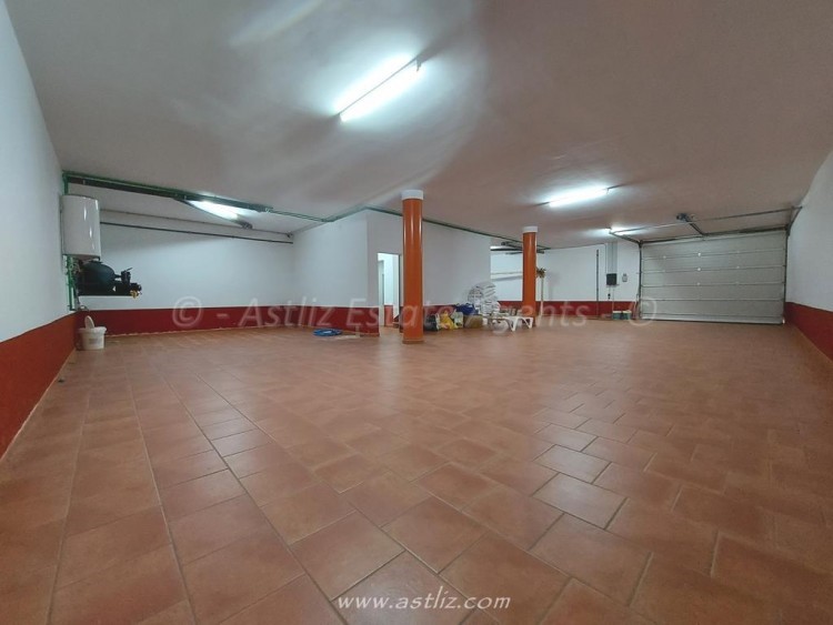 4 bed villa for sale in Playa Paraiso