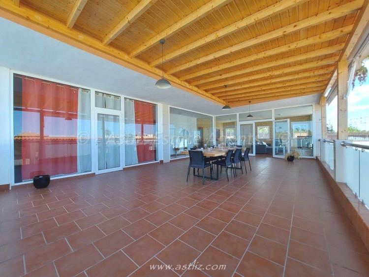 4 bed villa for sale in Playa Paraiso