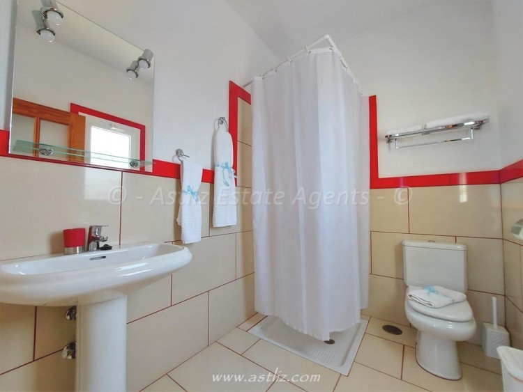 4 bed villa for sale in Playa Paraiso