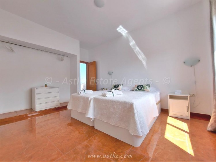 4 bed villa for sale in Playa Paraiso