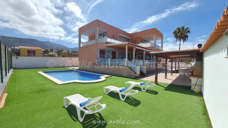 4 bed villa for sale in Playa Paraiso