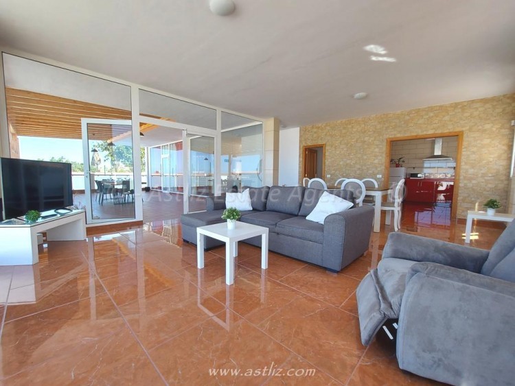 4 bed villa for sale in Playa Paraiso