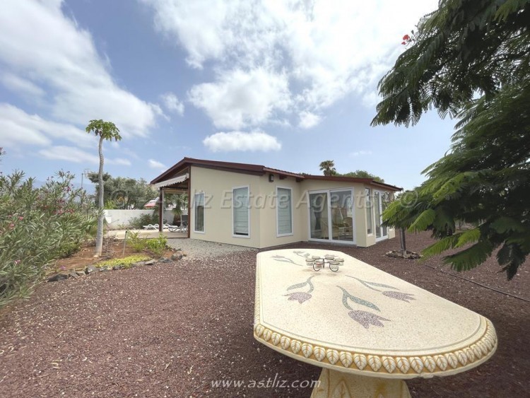 Villa For sale in Costa del Silencio, Tenerife