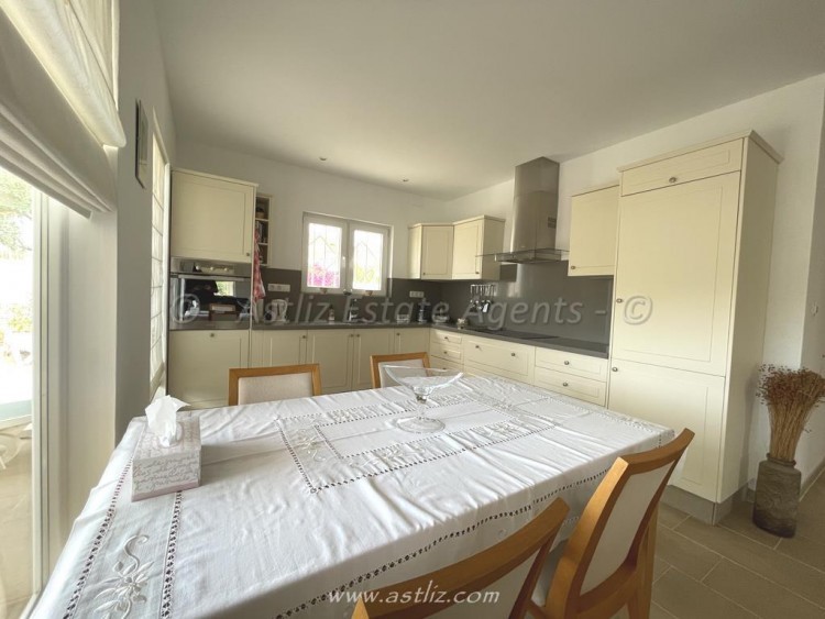 3 bed villa for sale in Costa del Silencio