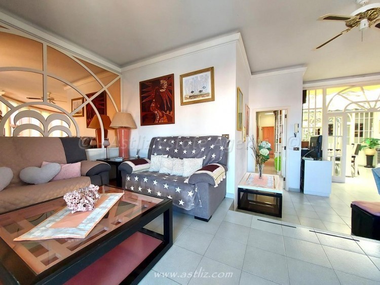 5 bed villa for sale in Los Gigantes