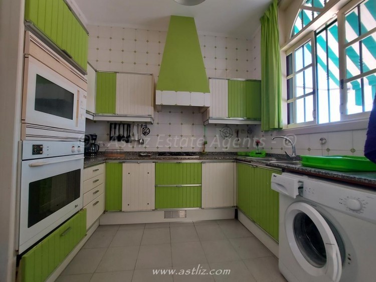 5 bed villa for sale in Los Gigantes