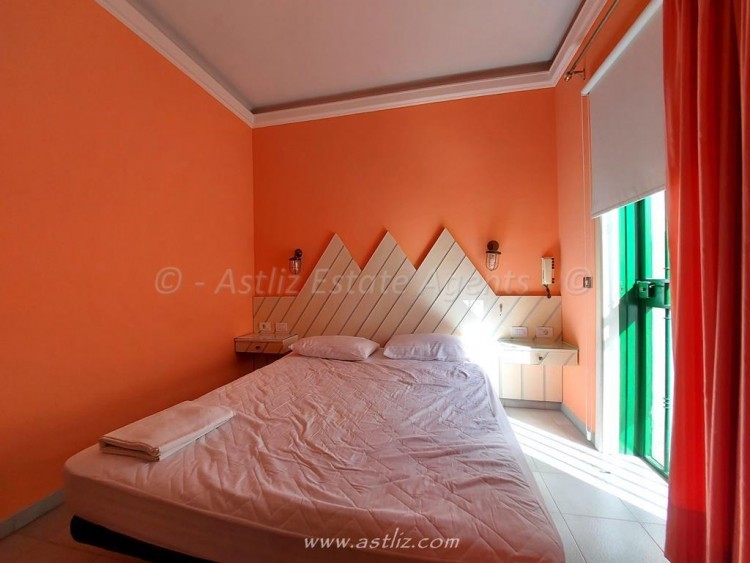 5 bed villa for sale in Los Gigantes