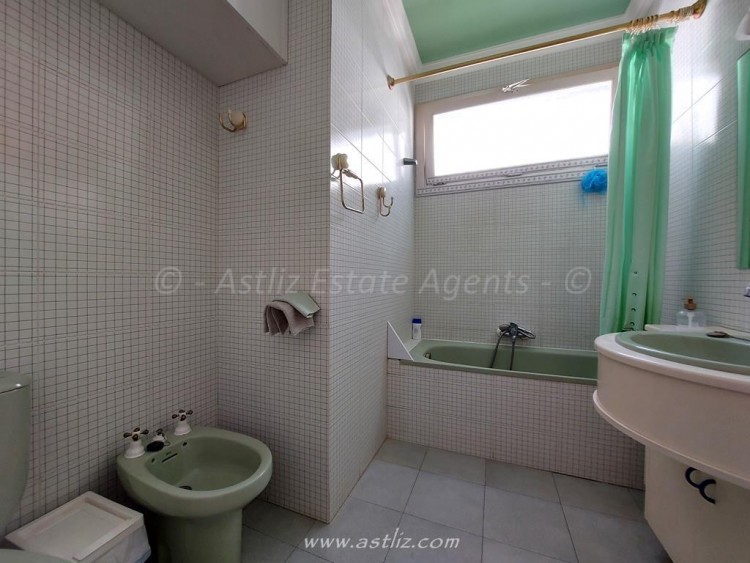 5 bed villa for sale in Los Gigantes