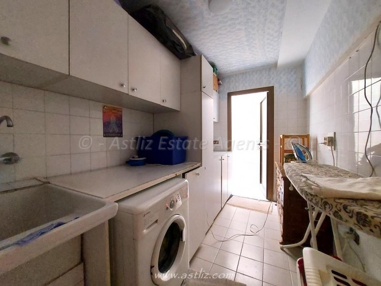 5 bed villa for sale in Los Gigantes