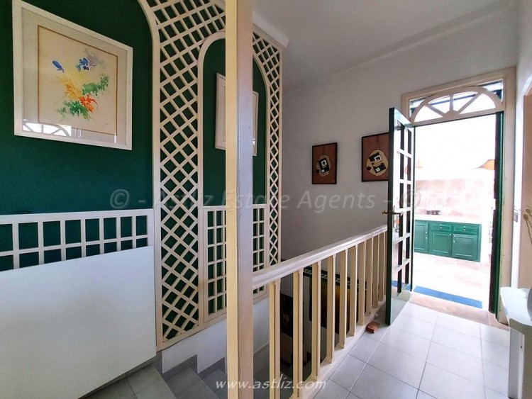 5 bed villa for sale in Los Gigantes