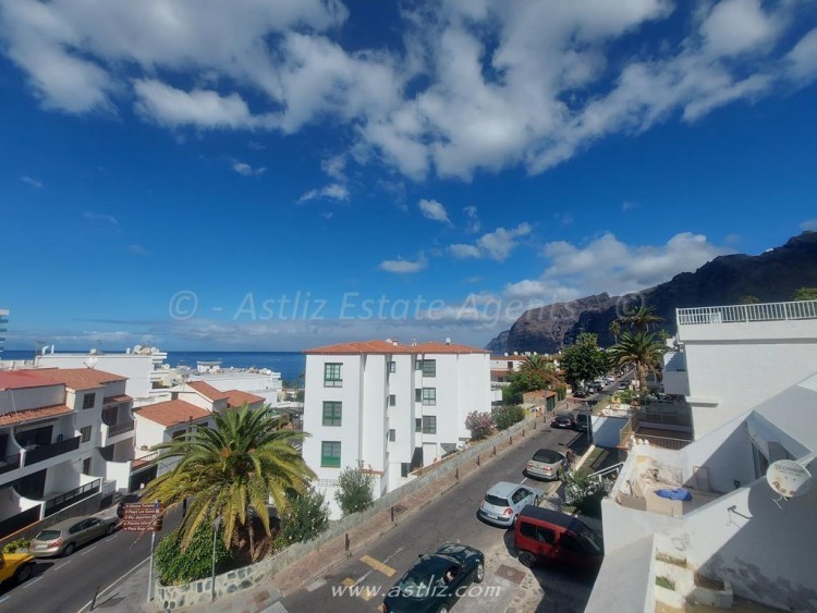 5 bed villa for sale in Los Gigantes