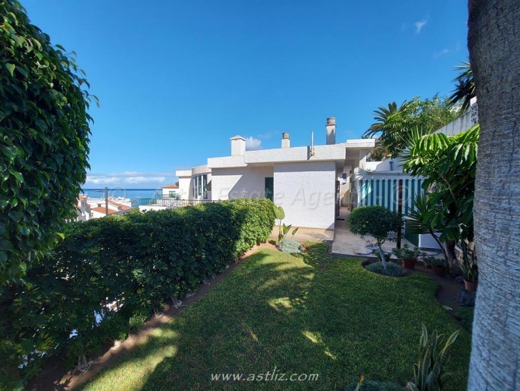 5 bed villa for sale in Los Gigantes