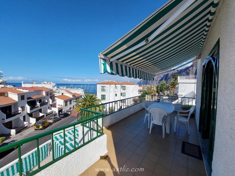 5 bed villa for sale in Los Gigantes