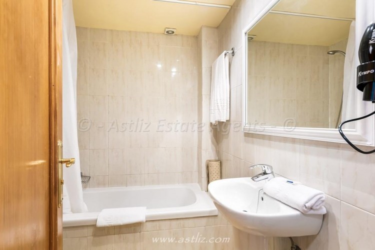 2 bed apartment for sale in Fairways Club, Amarilla Golf