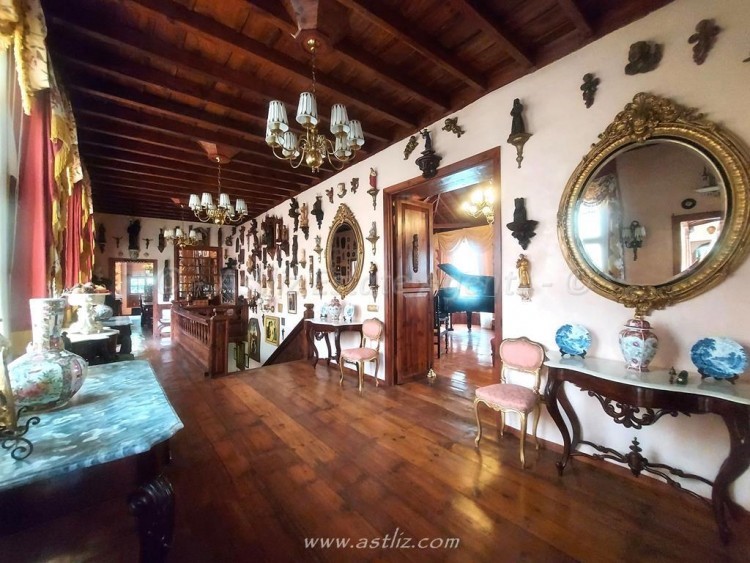 6 bed villa for sale in Icod de Los Vinos
