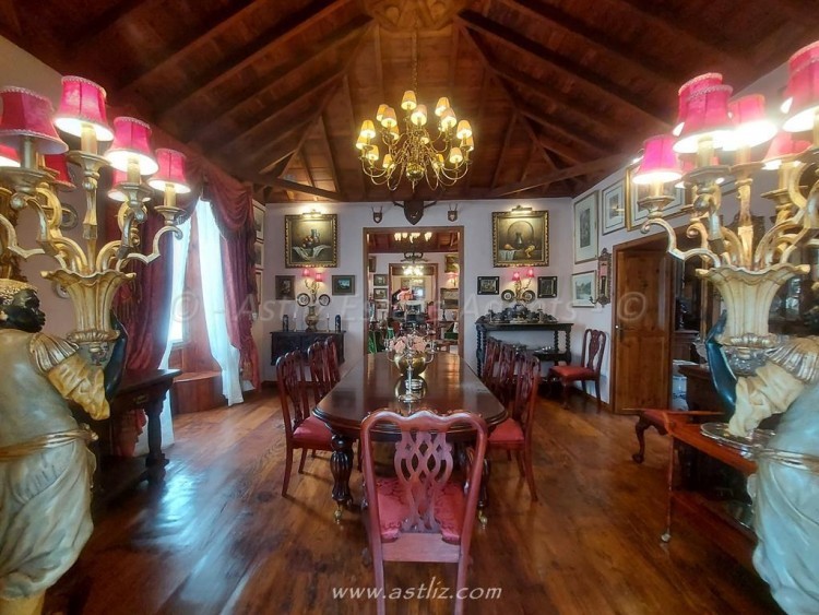 6 bed villa for sale in Icod de Los Vinos