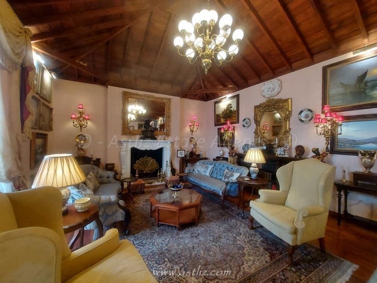 6 bed villa for sale in Icod de Los Vinos