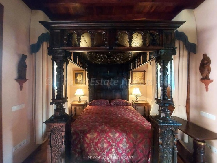 6 bed villa for sale in Icod de Los Vinos