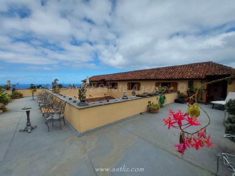 6 bed villa for sale in Icod de Los Vinos