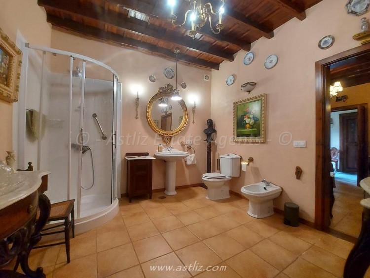 6 bed villa for sale in Icod de Los Vinos