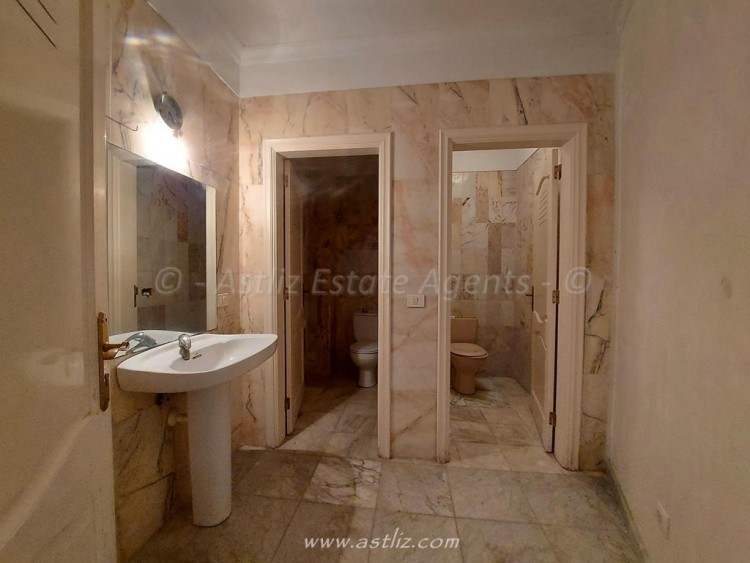 Empty Local for sale in Lagos, Puerto de Santiago