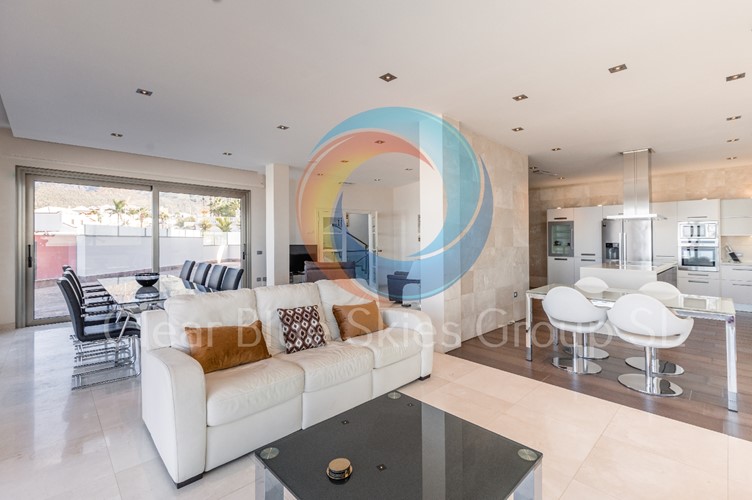 5 bed villa for sale in San Eugenio Alto €2,500,000 8214 Clear