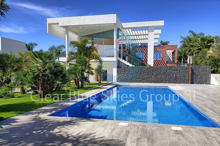 5 bed villa for sale in Golf Costa Adeje €5,750,000 8349 Clear Blue Skies SL