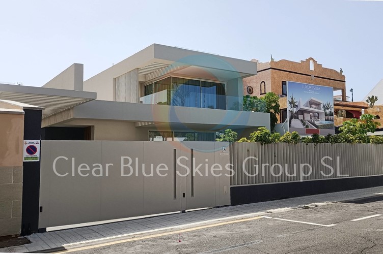 4 bed villa for sale in Las Americas