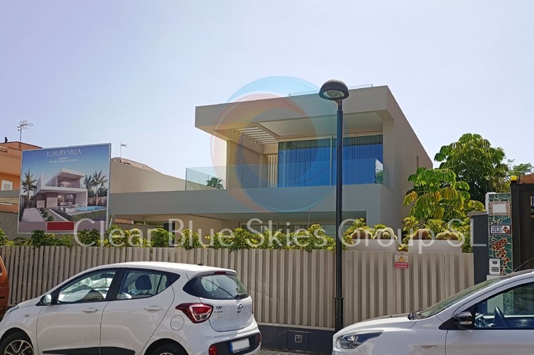 4 bed villa for sale in Las Americas