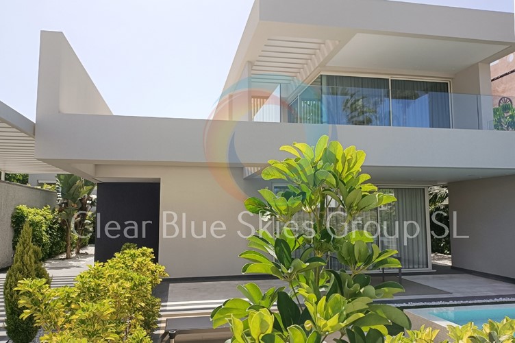 4 bed villa for sale in Las Americas