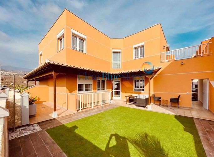Villa For sale in Los Cristianos, Tenerife