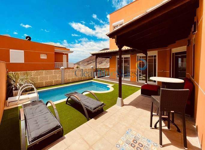 4 bed villa for sale in Los Cristianos