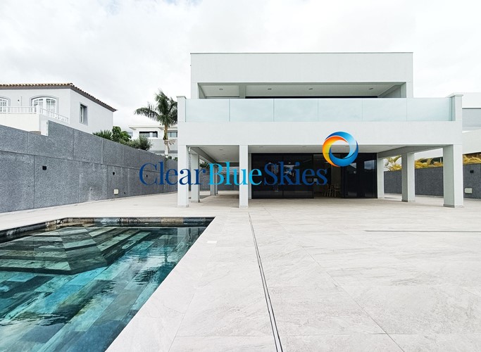 4 bed villa for sale in El Madronal