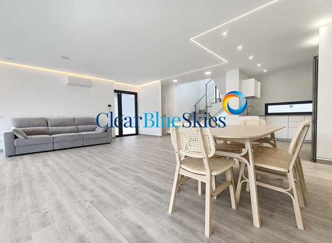 4 bed villa for sale in El Madronal