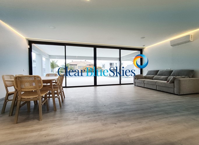 4 bed villa for sale in El Madronal