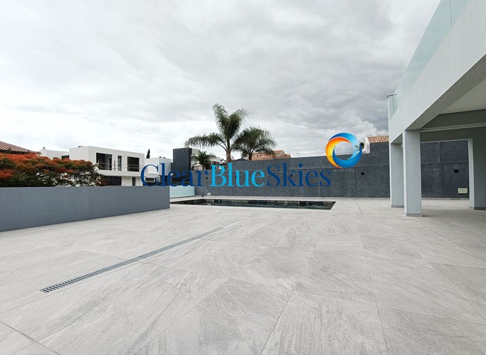 4 bed villa for sale in El Madronal